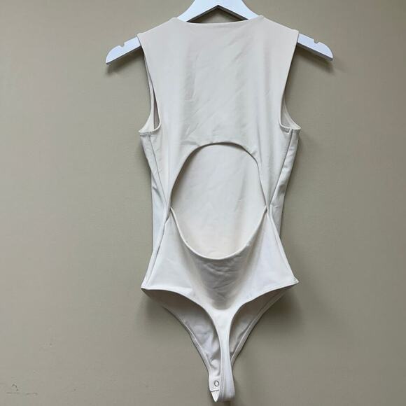 Express Body Contour White Sleeveless Open Back Cutout Thong Bodysuit Size S - Picture 2 of 11